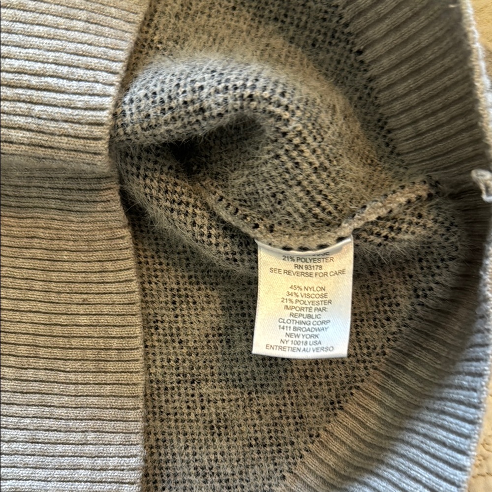 Truth Gray and Black Crew Neck Sweater with Artistic Floral Design XS - Picture 6 of 6